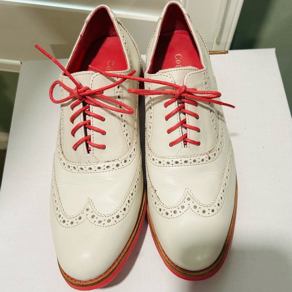 Cole Haan Women’s Sz 9B leather Oxford wingtips in great used condition